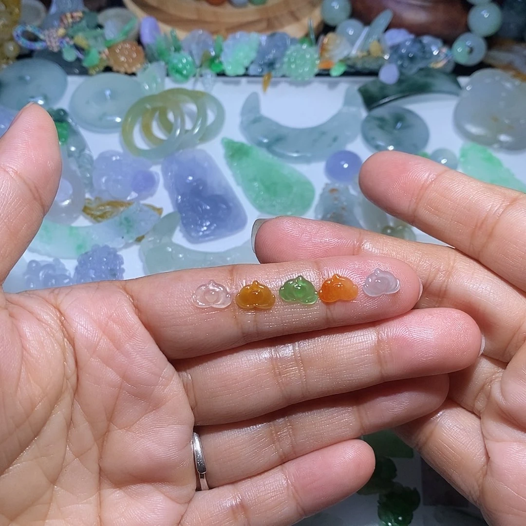 定制翡翠未镶嵌莲花一套