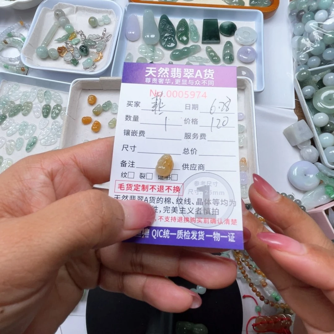 翡翠未镶嵌颈饰?*儿