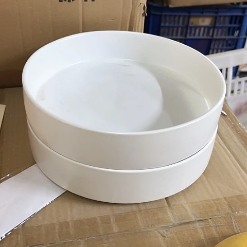 微瑕，不能明火。口径20高度5，2个白色