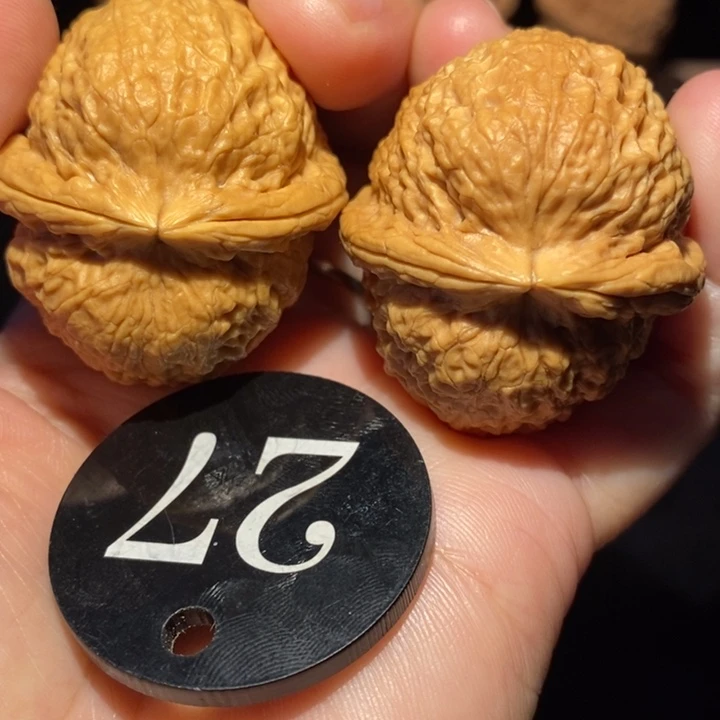 核桃铁狮子尺寸3.9核桃