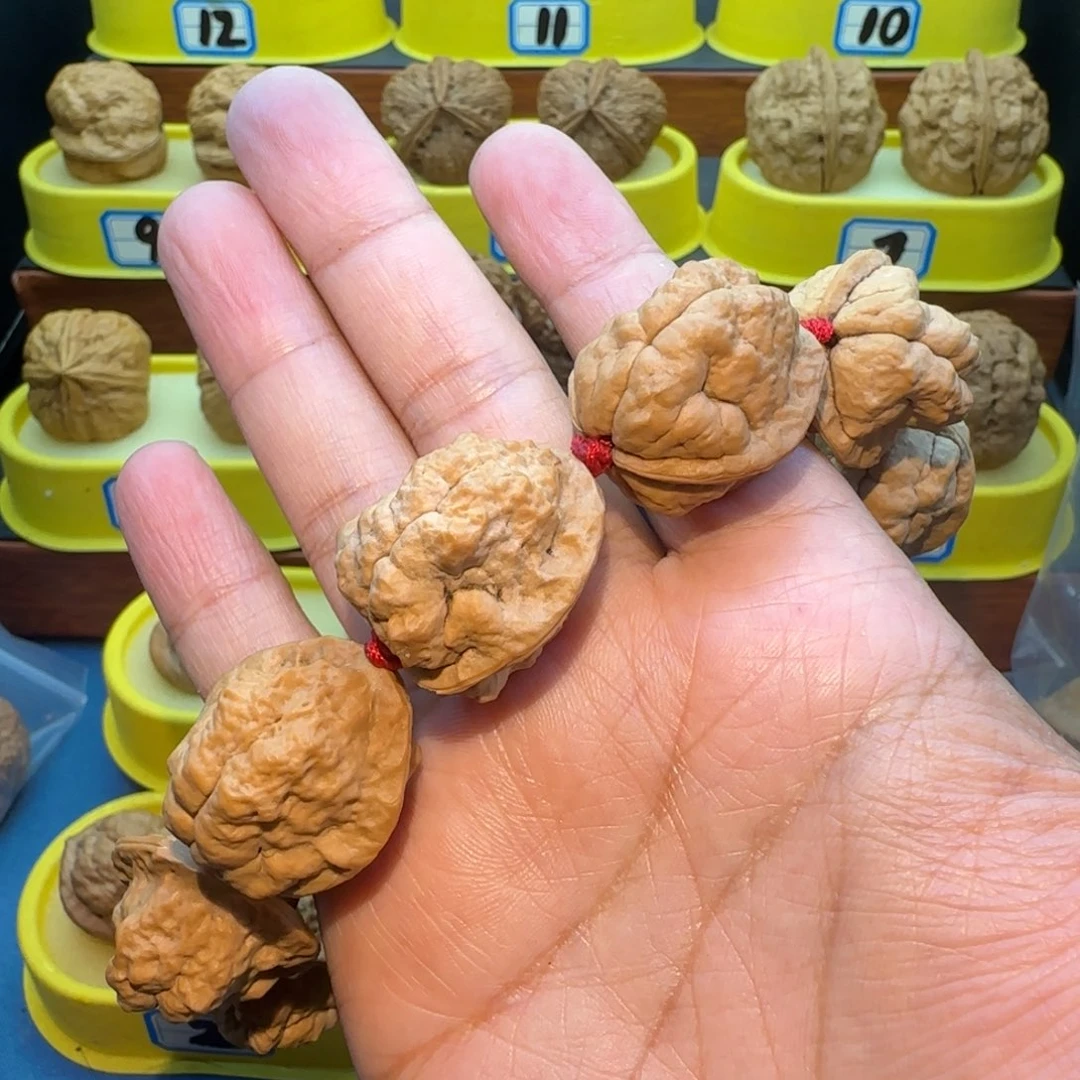 实***点把件桃核小云石观音