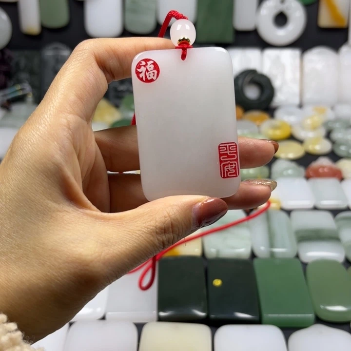 石英质玉（金丝玉）未镶嵌颈饰