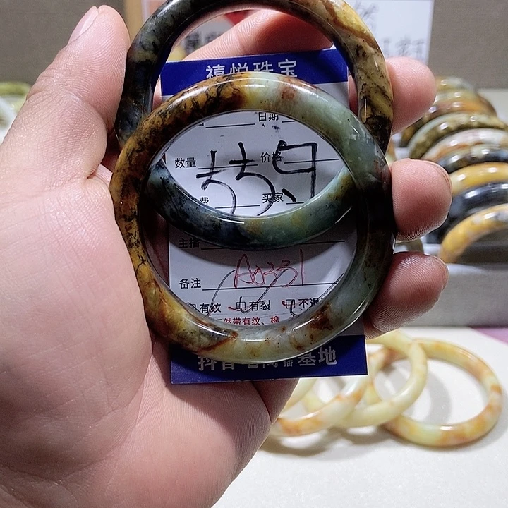 蛇纹石玉手镯未镶嵌