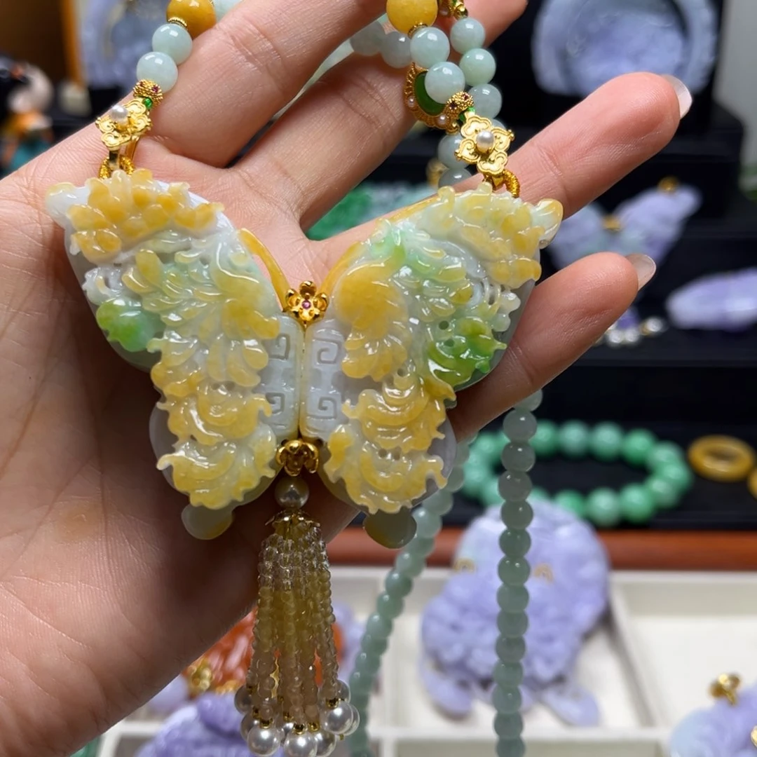 羊***意翡翠未镶嵌颈饰天然翡翠