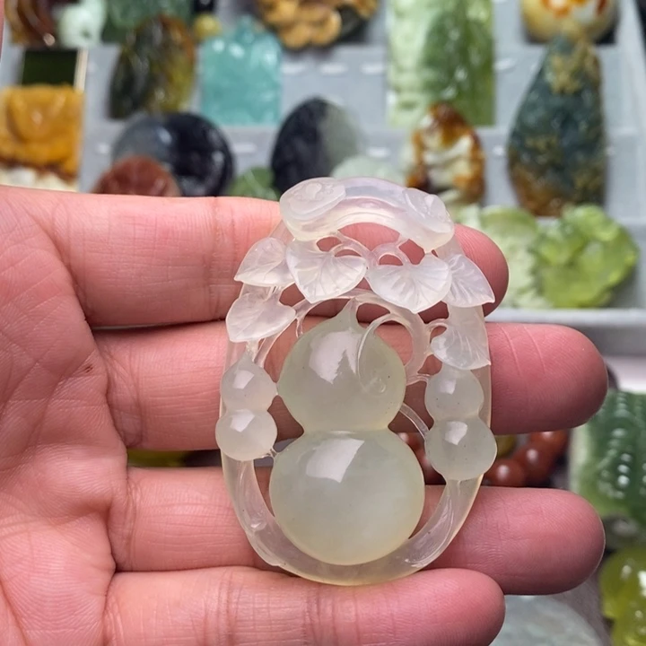 蛇纹石玉未镶嵌颈饰