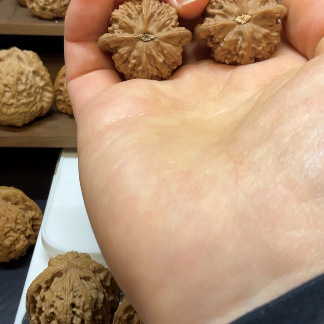 李***。文玩核桃吊坠东京第一矮