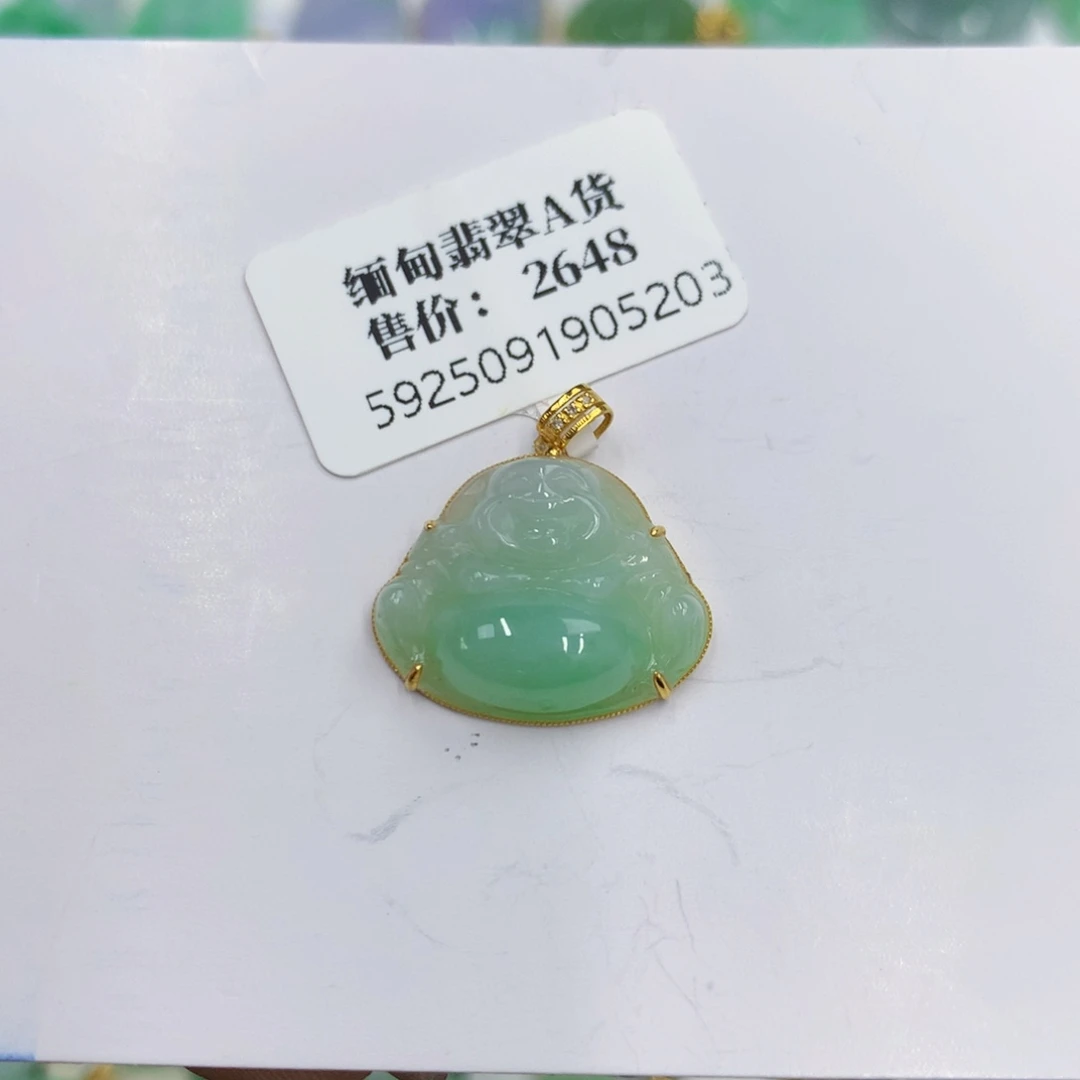 翡翠18K金镶嵌颈饰翡翠