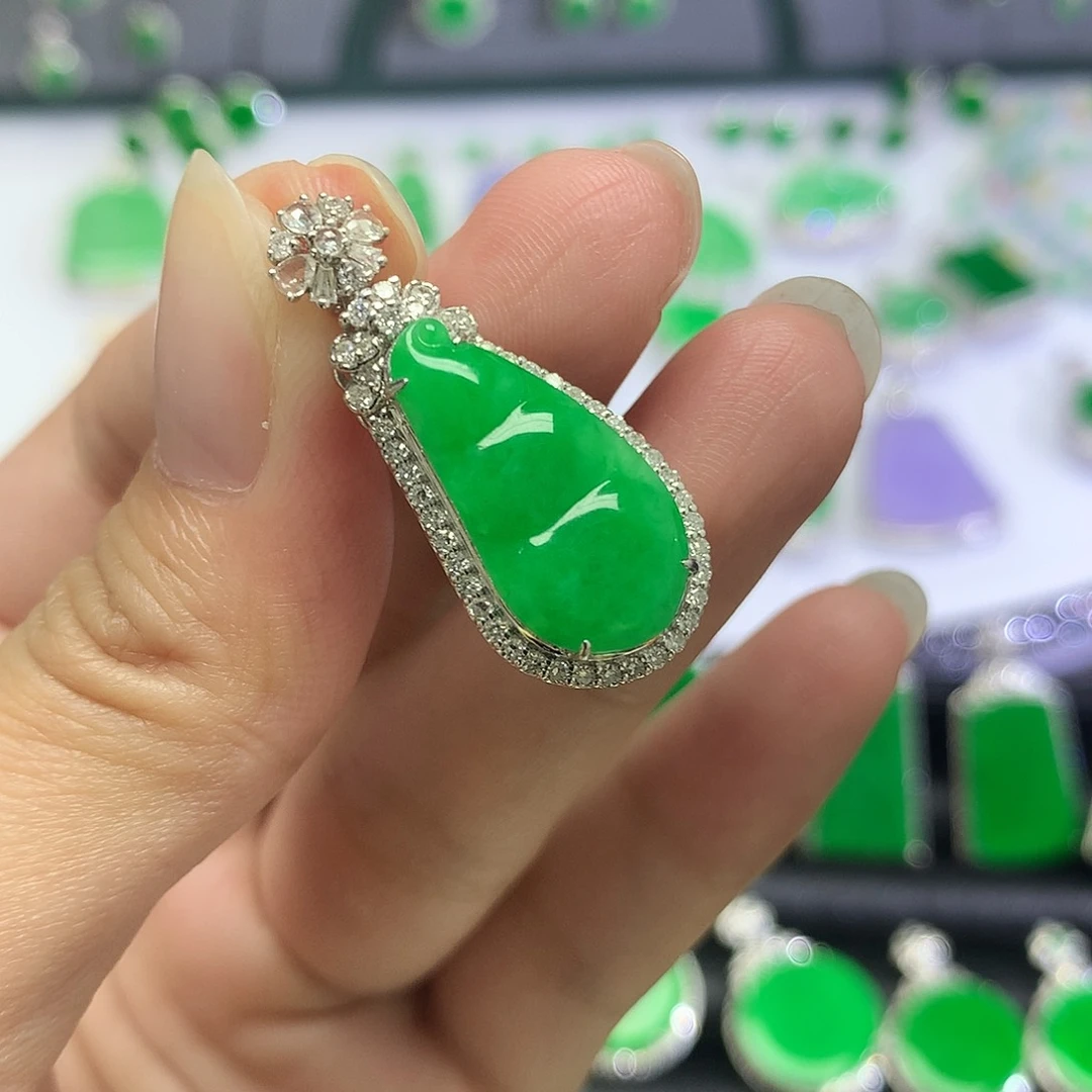 吊坠(不含链)18K金镶嵌翡翠