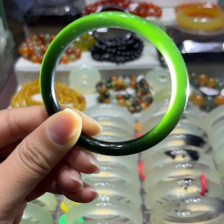 未镶嵌岫玉手镯天然