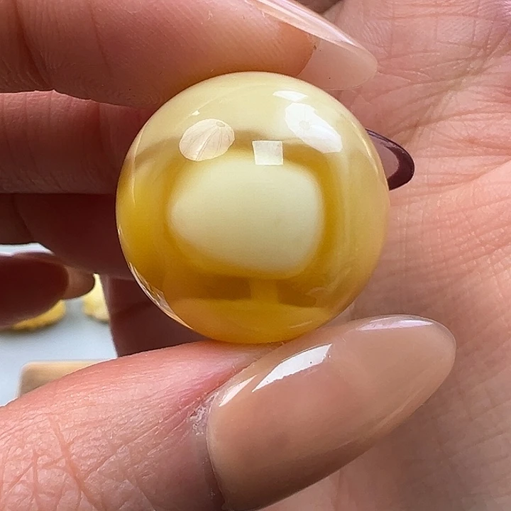 蜜蜡未镶嵌珠宝奇石