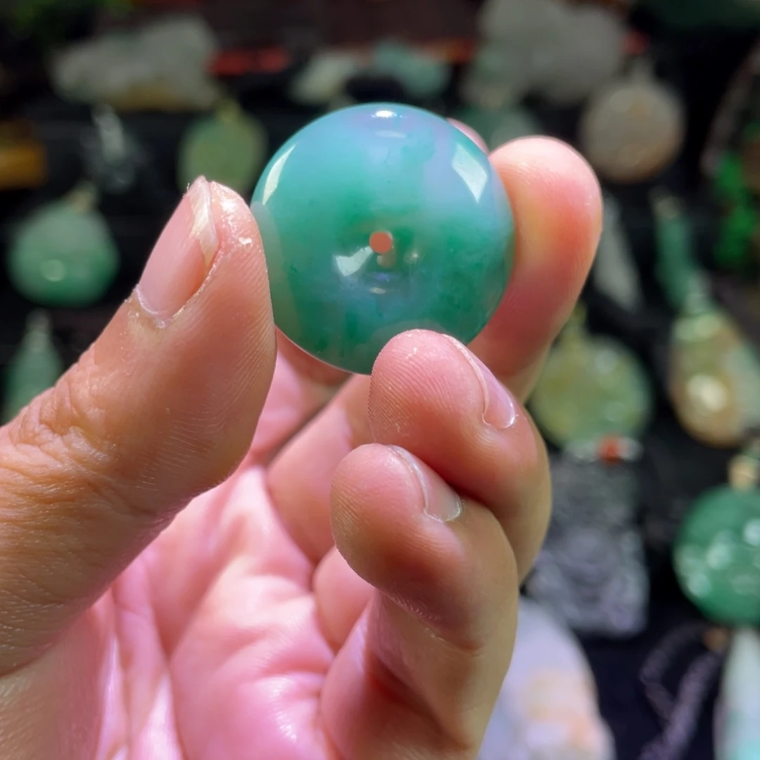 石英质玉（非洲翠）未镶嵌颈饰