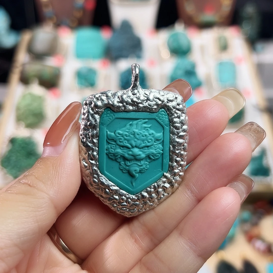 绿松石未镶嵌颈饰