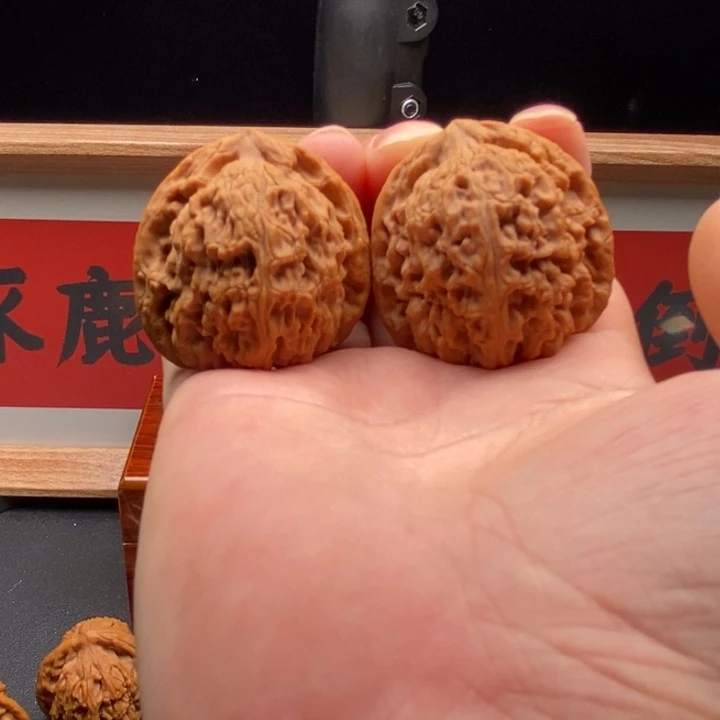 滔***诺文玩核桃把件南疆