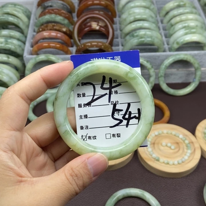 蛇纹石玉手镯未镶嵌