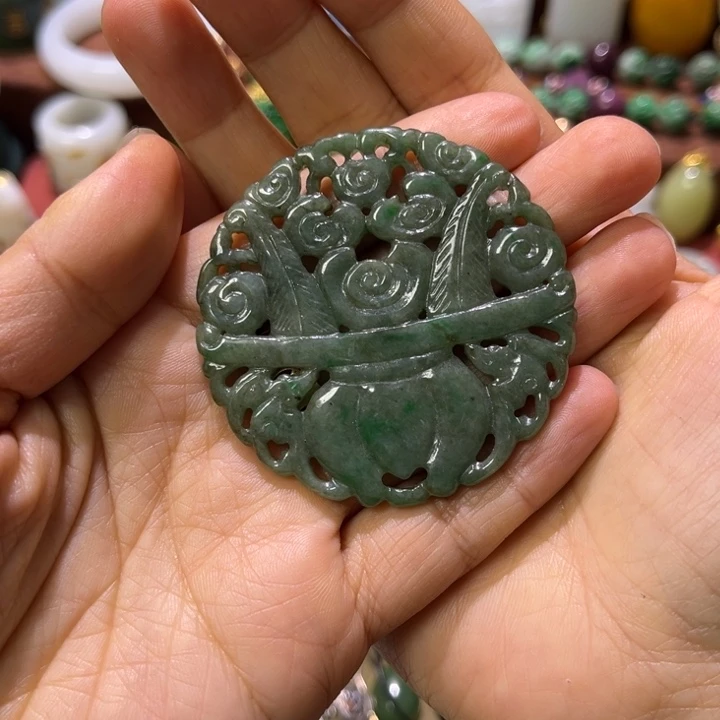 颈饰未镶嵌翡翠精美翡翠非常漂亮