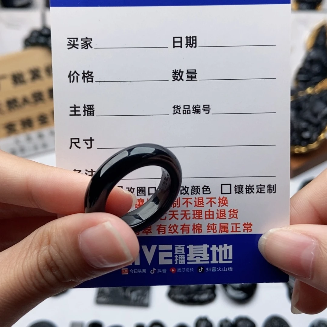 翡翠未镶嵌颈饰逾***情戒圈