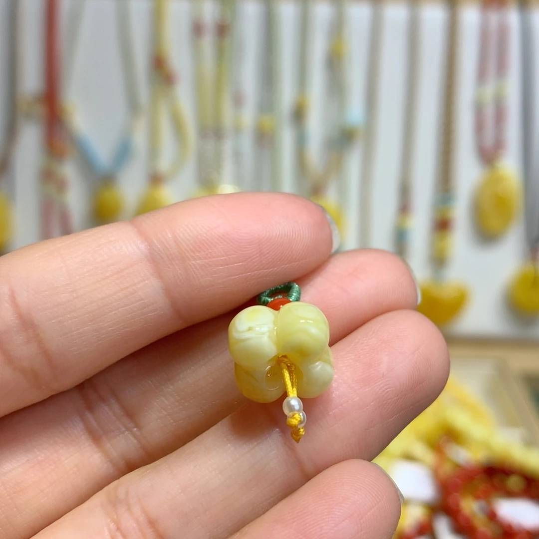 蜜蜡未镶嵌裸石配饰