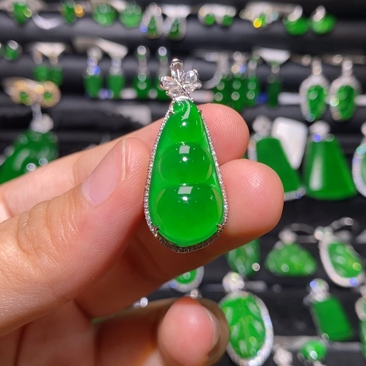 颈饰18K金镶嵌翡翠天然翡翠