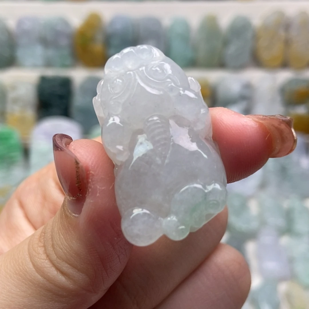 翡翠吊坠(赠链)未镶嵌