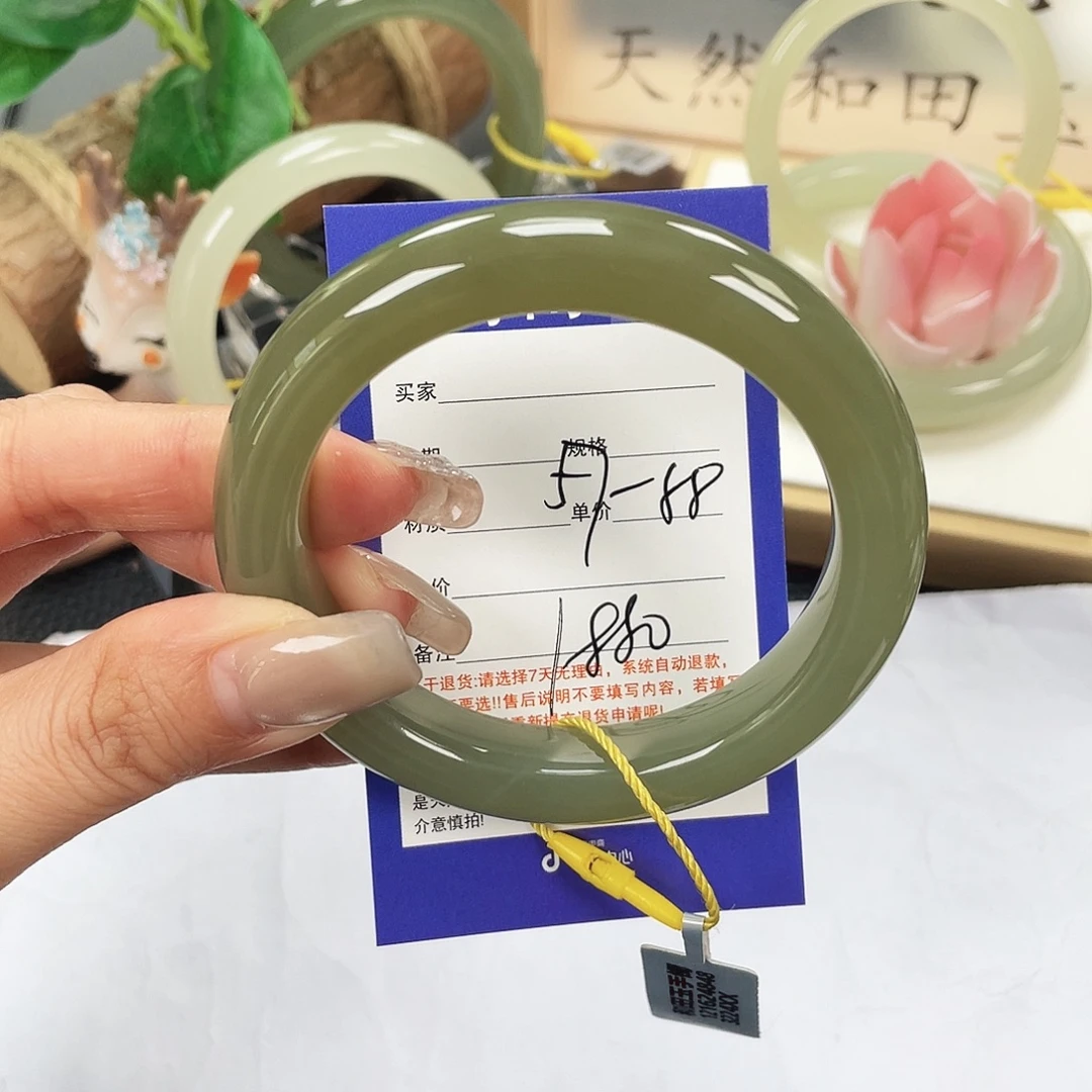 和田玉未镶嵌手镯