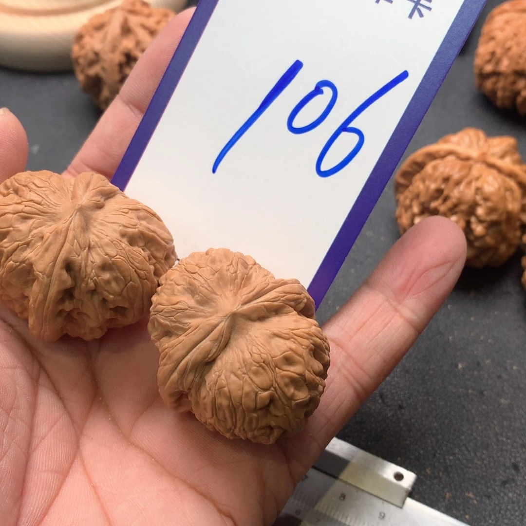 文玩核桃吊坠元宝