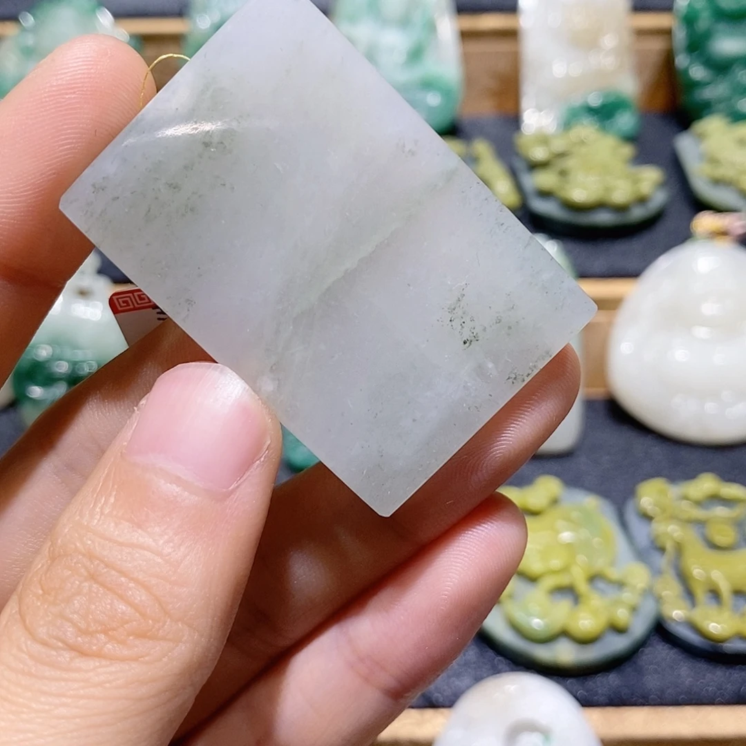 独山玉未镶嵌吊坠