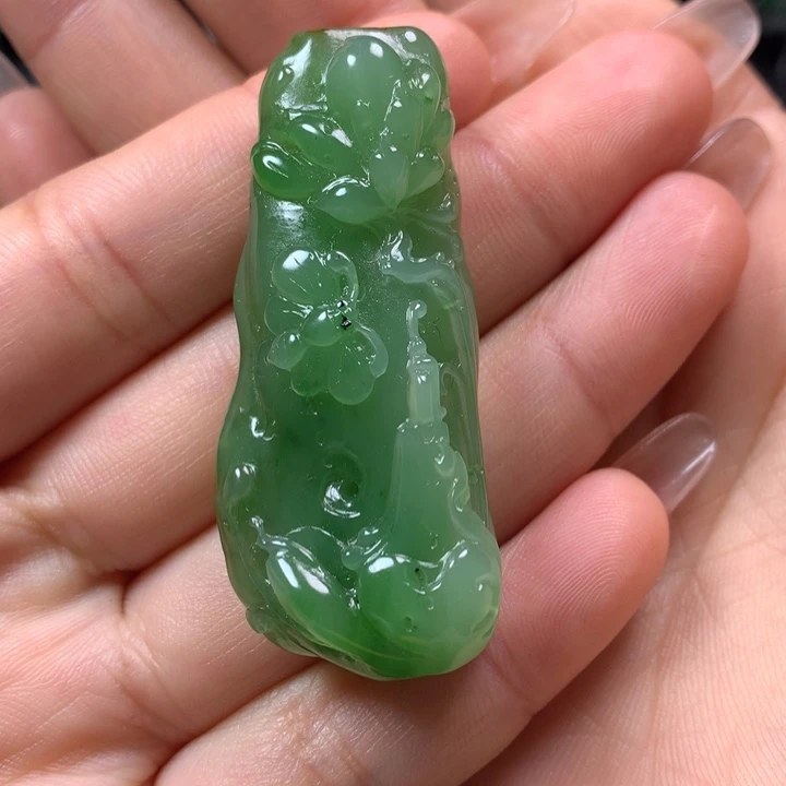 秦***秦和田玉未镶嵌颈饰