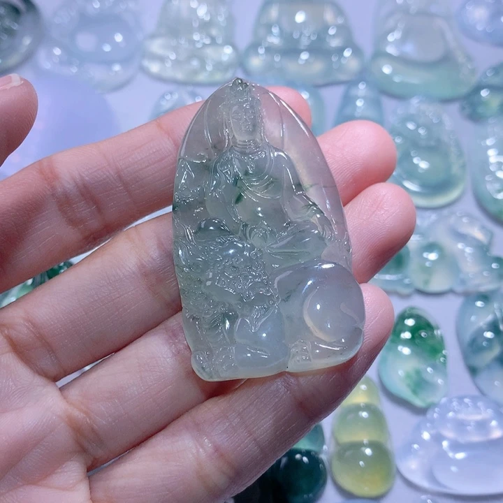 翡翠颈饰未镶嵌观音