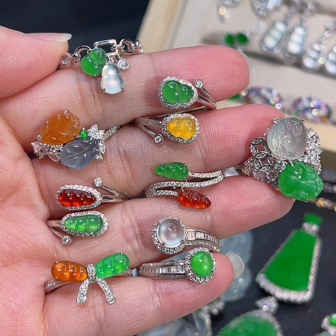 翡翠18K金镶嵌戒指多彩