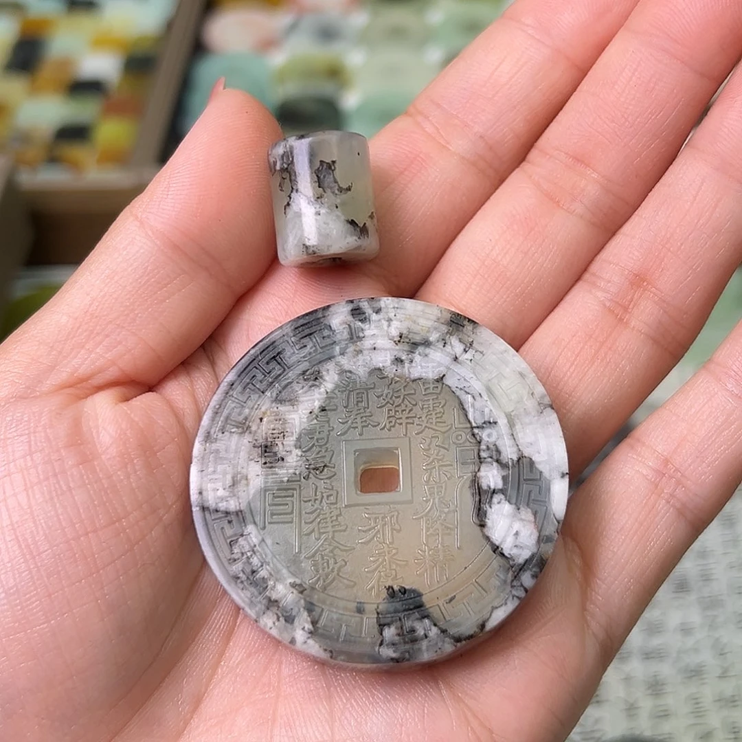 蛇纹石玉未镶嵌颈饰