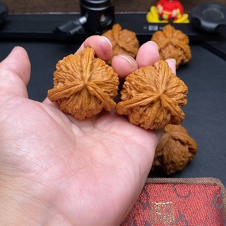 花***贵把件文玩核桃白奔