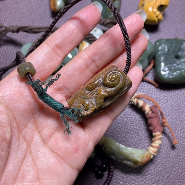 岫岩老玉（透闪石质玉）未镶嵌颈饰