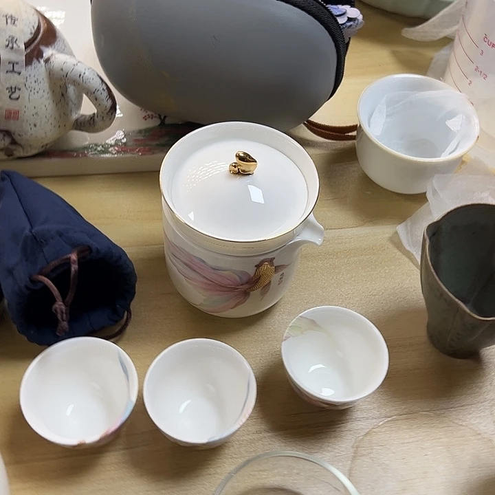 彪***莲微瑕茶具喜欢在拍