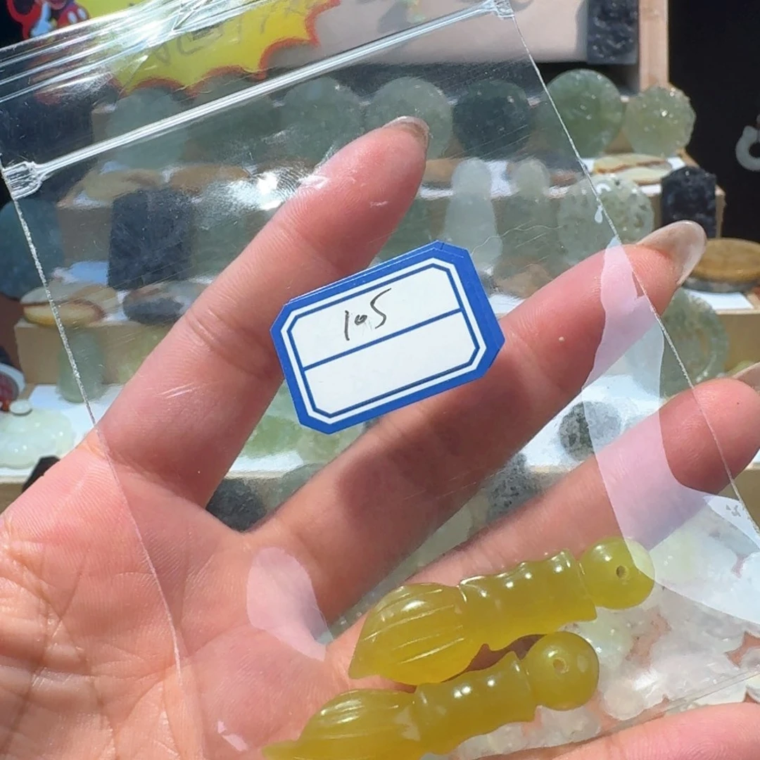 岫玉未镶嵌颈饰精美礼品