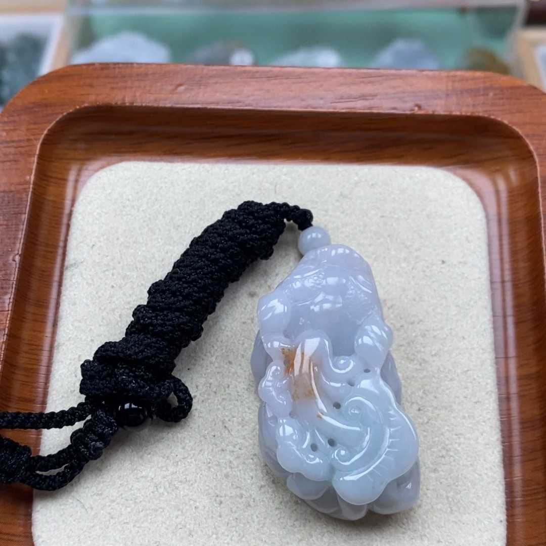 翡翠未镶嵌颈饰如意貔貅