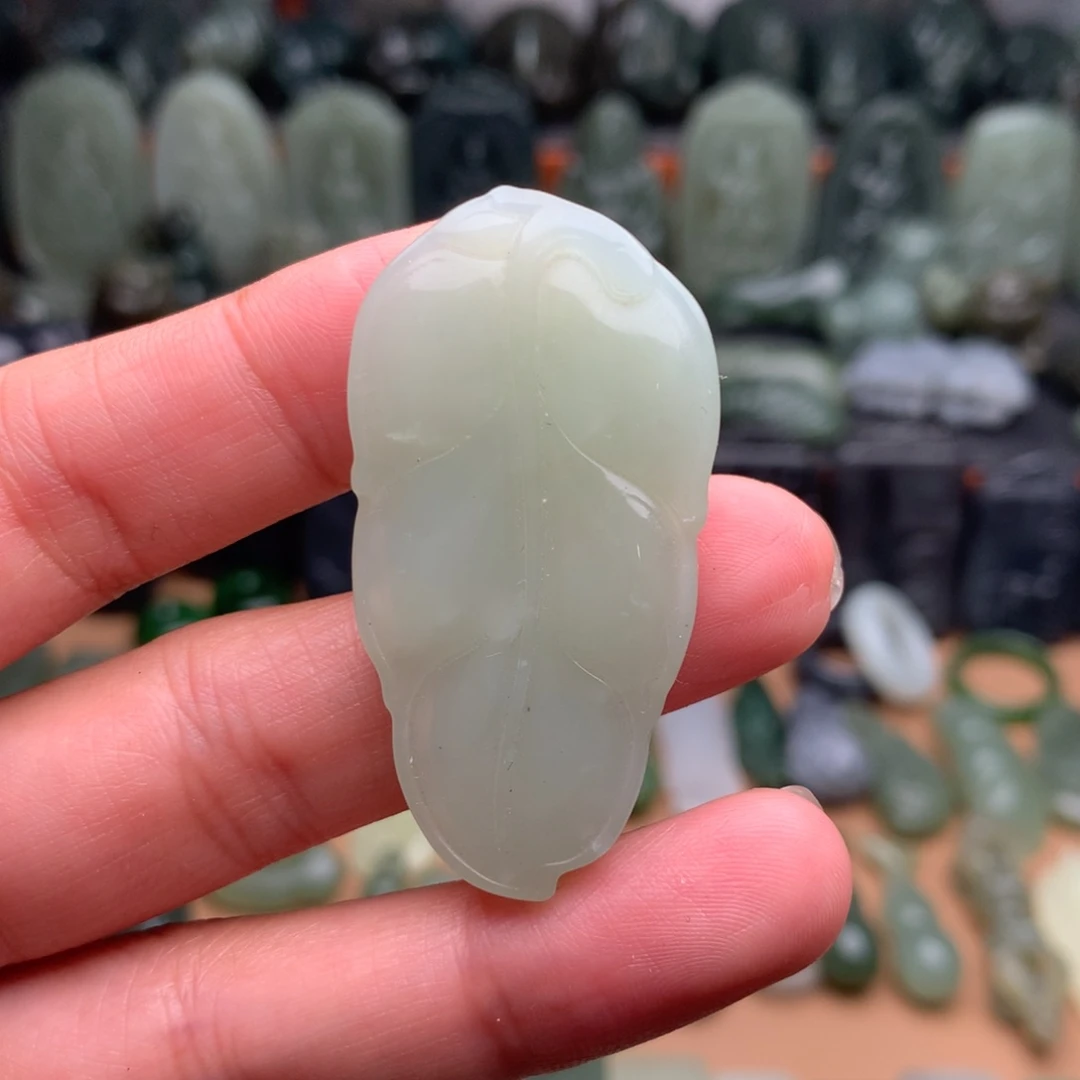 和田玉未镶嵌颈饰挂件53（有包容）