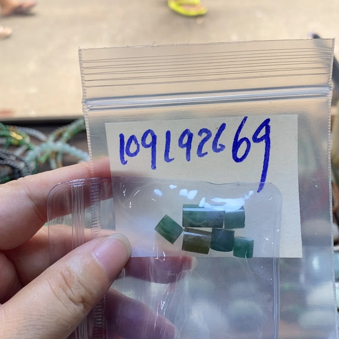 未镶嵌定制翡翠余****?