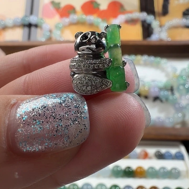 翡翠18K金镶嵌颈饰翡翠18k金镶嵌2.22克