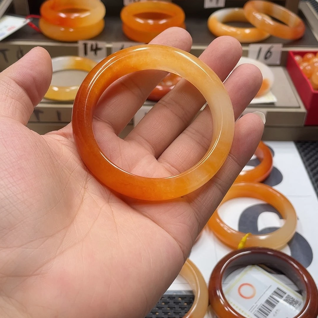 未镶嵌石英质玉（黄龙玉）手镯琦****店