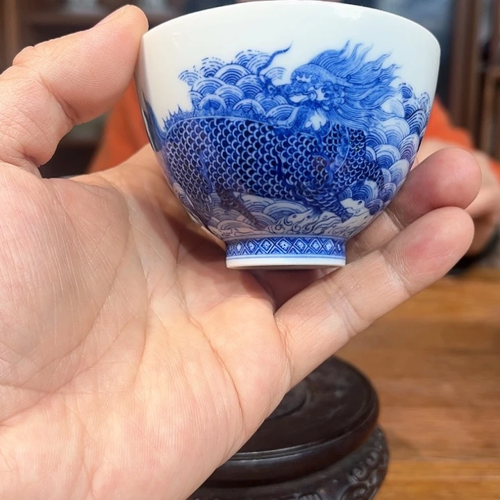 杯子青花麒麒麟纹鸡心杯