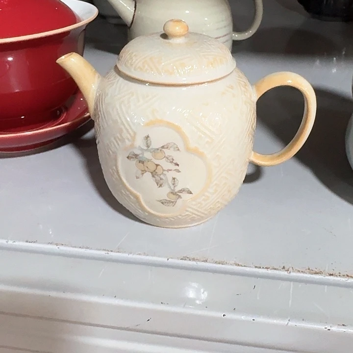 主人杯一个，瓷。品茗瓷
