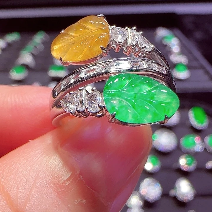 翡翠戒指18K金镶嵌戒指