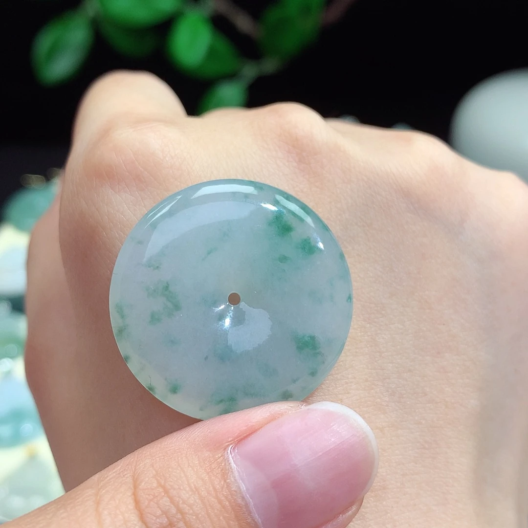 翡翠未镶嵌颈饰平安扣