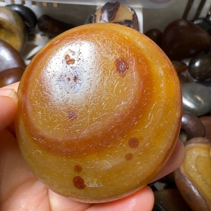 砖雕疯****人马达加斯加奇石手把件