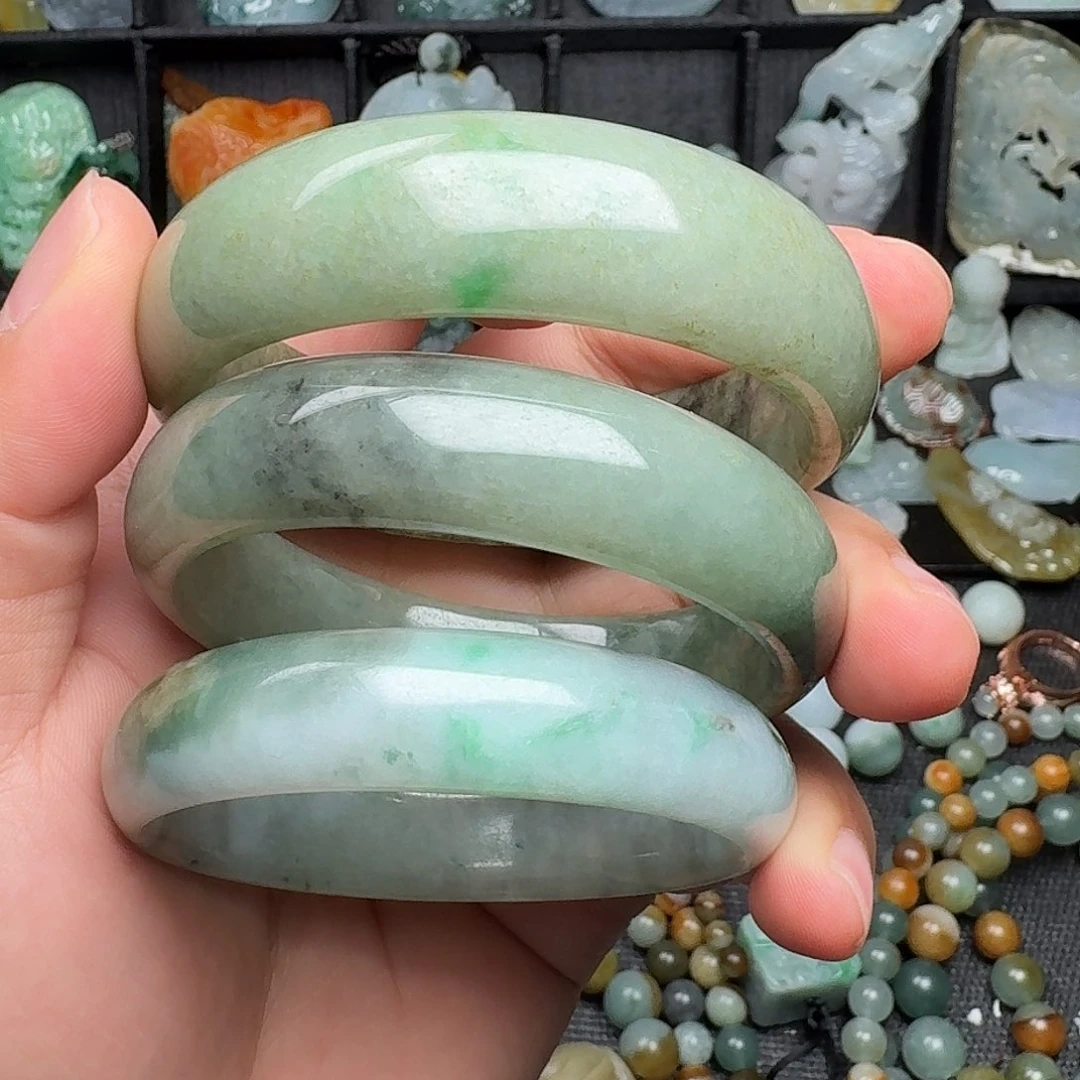 翡翠吊坠(不含链)未镶嵌坚****）