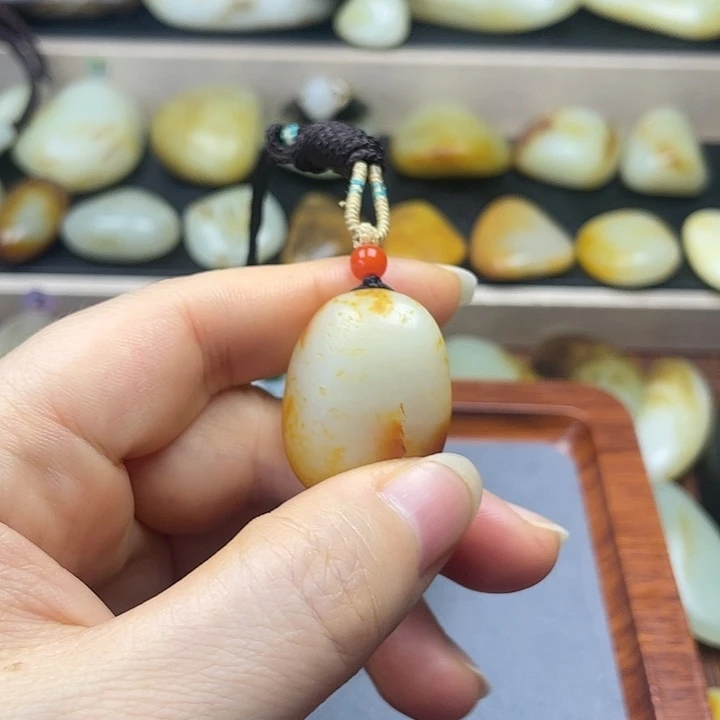 龙***公和田玉未镶嵌颈饰