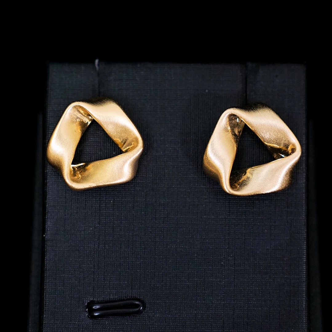 黄铜耳饰 耳环2025新款爆款高级感金色三角莫比乌斯耳钉14k包金