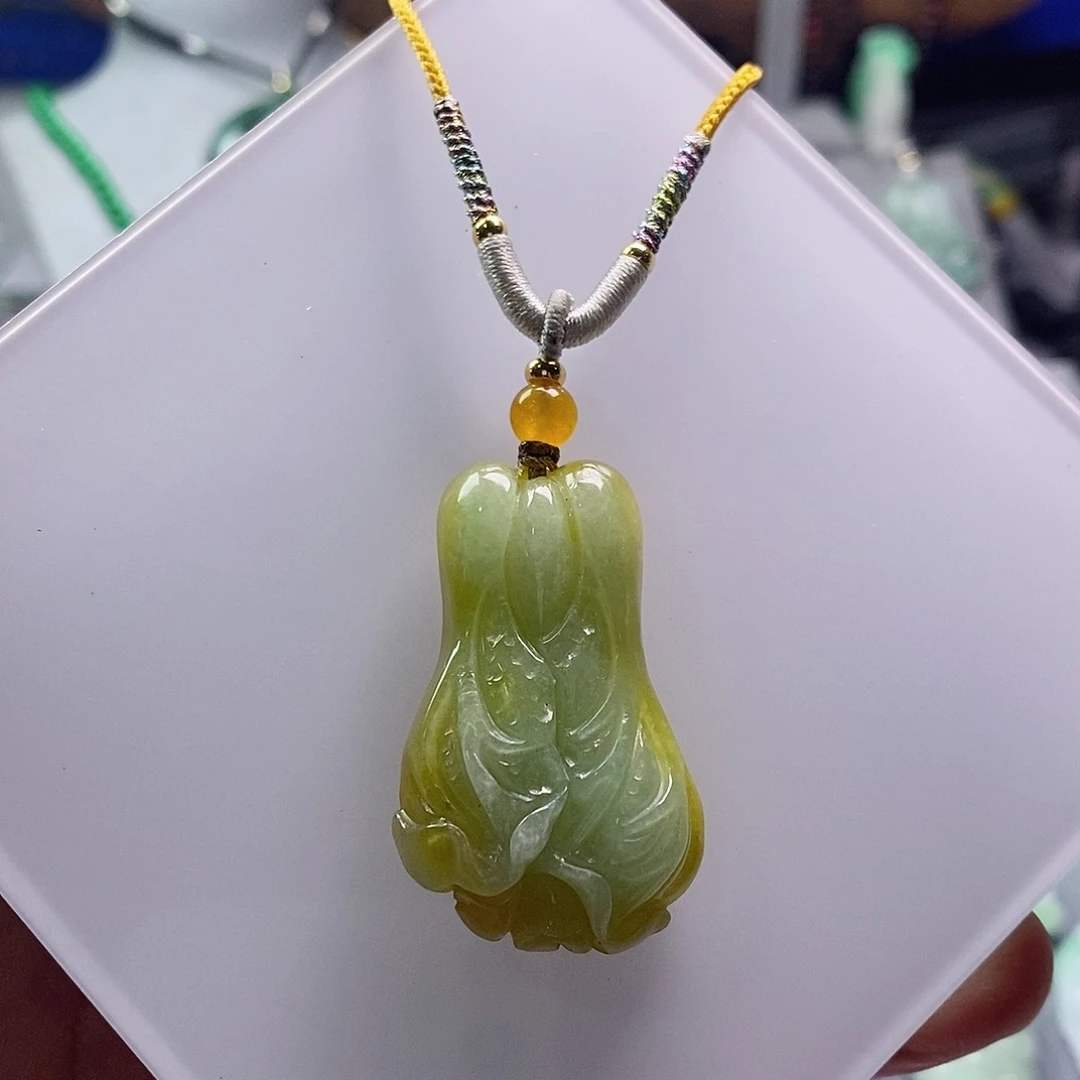 翡翠未镶嵌吊坠(赠链)