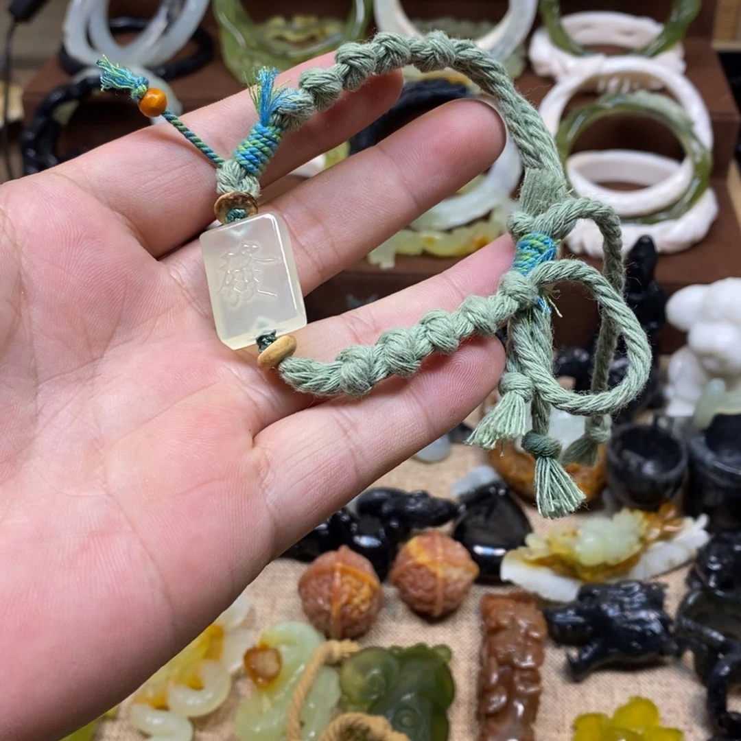 蛇纹石玉吊坠(赠链)未镶嵌