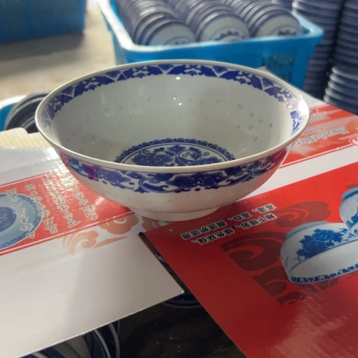 景德镇青花玲珑瓷青花玲珑7寸牡丹面碗